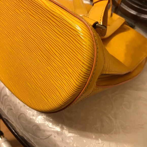 Louis Vuitton Epi yellow backpack - Picture 6 of 13